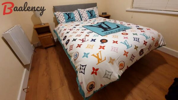 Louis vuitton paris new logo hot luxury brand bedding sets bedspread duvet cover set, bedroom decor , thanksgiving decorations for home best luxury bed sets gift thankgivings and christmas Bedding Sets