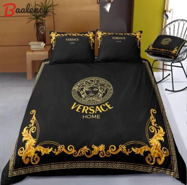 Versace logo new luxury fashion brand bedding sets bedspread duvet cover set best luxury bed sets gift thankgivings and christmas Bedding Sets